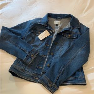 NWT denim jean jacket. Size small. Medium wash